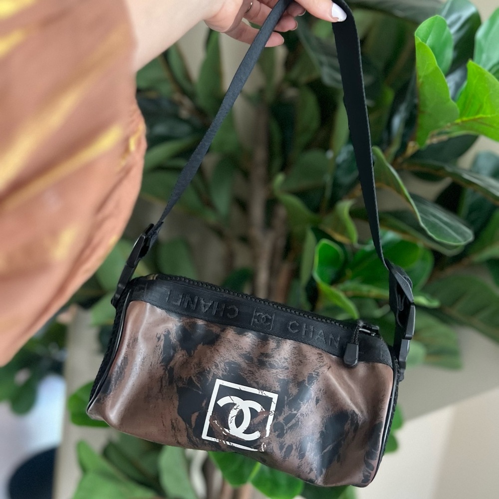💯 Authentic Chanel sporty vinyl bag